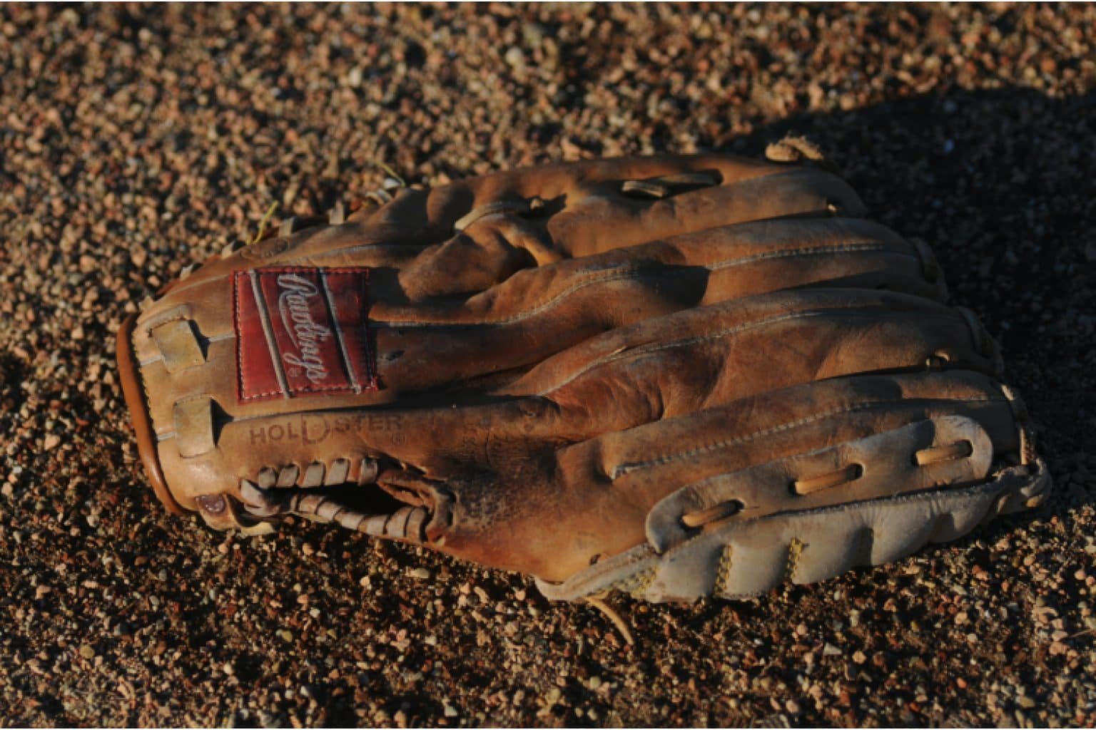 How to Clean a Baseball Glove? 3 Different Ways to Clean It