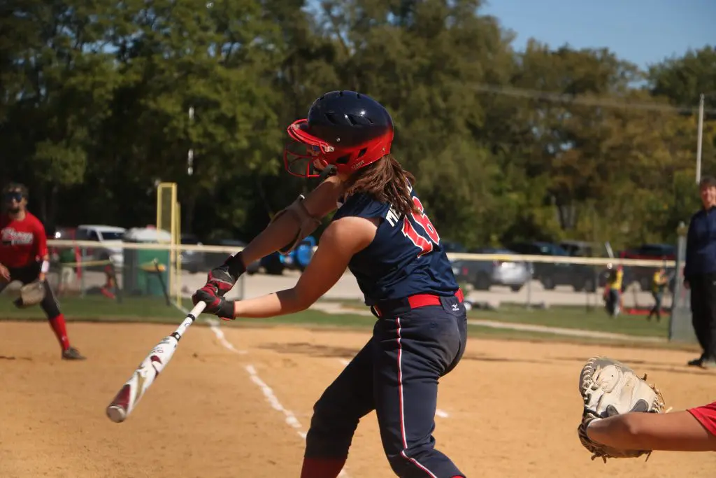 Difference-between-fastpitch-and-Slowpitch-Softball