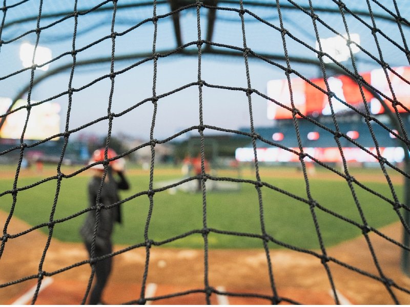 Soft toss pitching machine